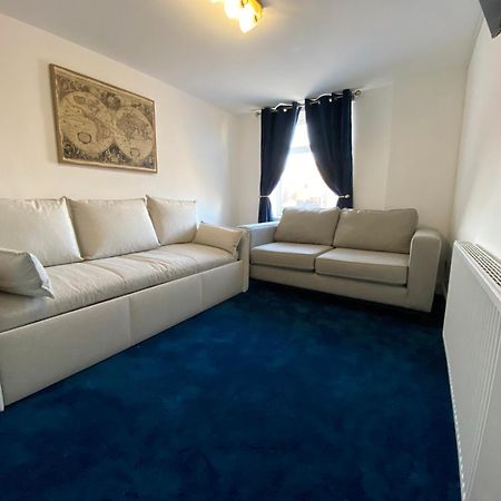 בלקפול Aquarius Apartment - Sea View - Sleeps Seven מראה חיצוני תמונה