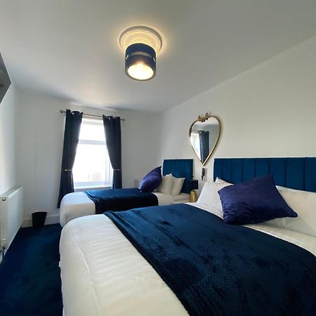 בלקפול Aquarius Apartment - Sea View - Sleeps Seven מראה חיצוני תמונה